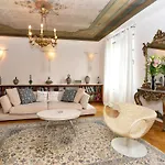 Apartament Neoclassical Luxury *