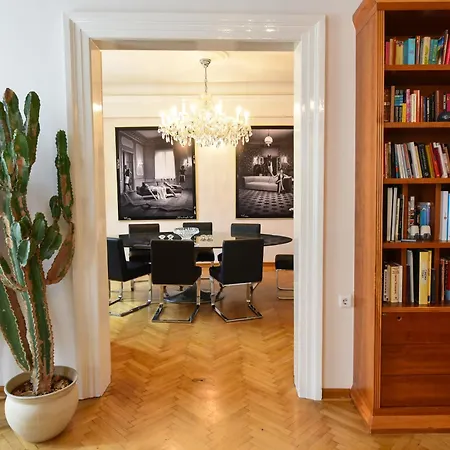 Apartman Neoclassical Luxury *