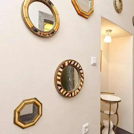 Neoclassical Luxury Λιουμπλιάνα