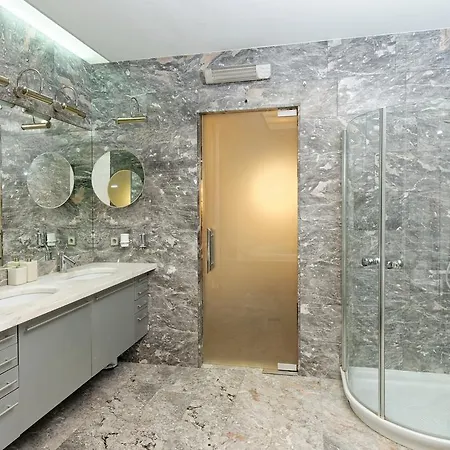 Apartman Neoclassical Luxury