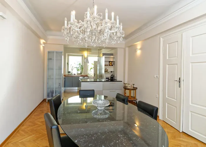 Neoclassical Luxury Apartament Lublana