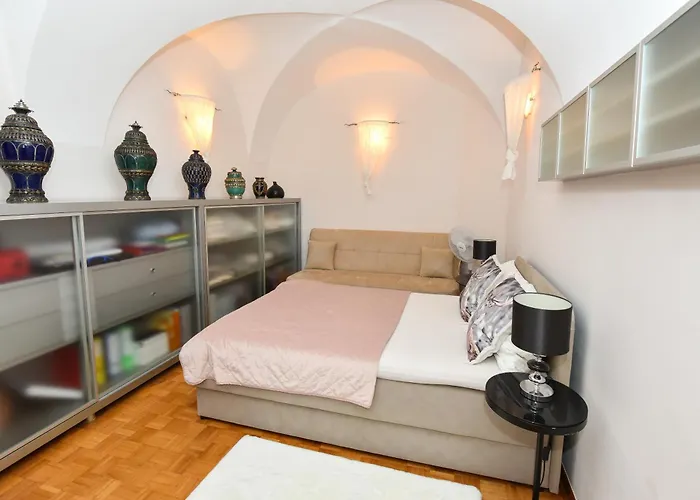 Apartament Neoclassical Luxury *