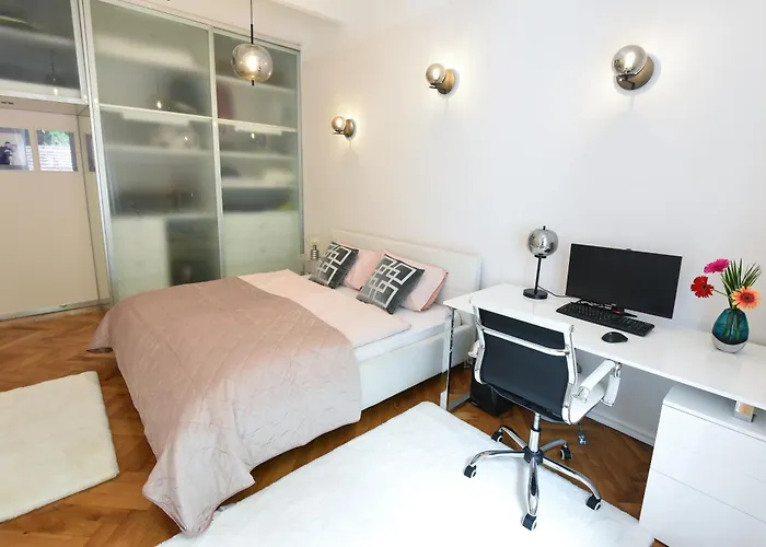 Neoclassical Luxury Apartment *