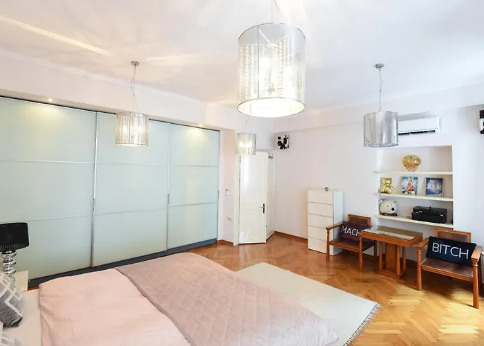 Apartment Neoclassical Luxury *