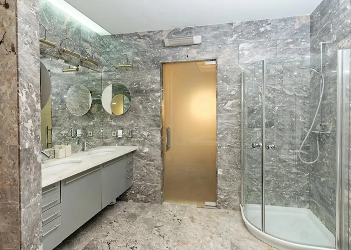 Apartment Neoclassical Luxury