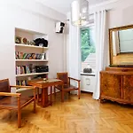 Neoclassical Luxury アパート *