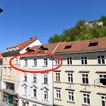 Neoclassical Luxury リュブリャナ