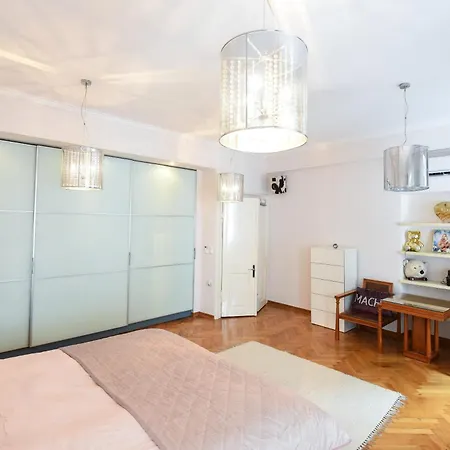 Apartment Neoclassical Luxury *