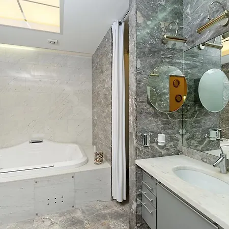 Neoclassical Luxury Apartment